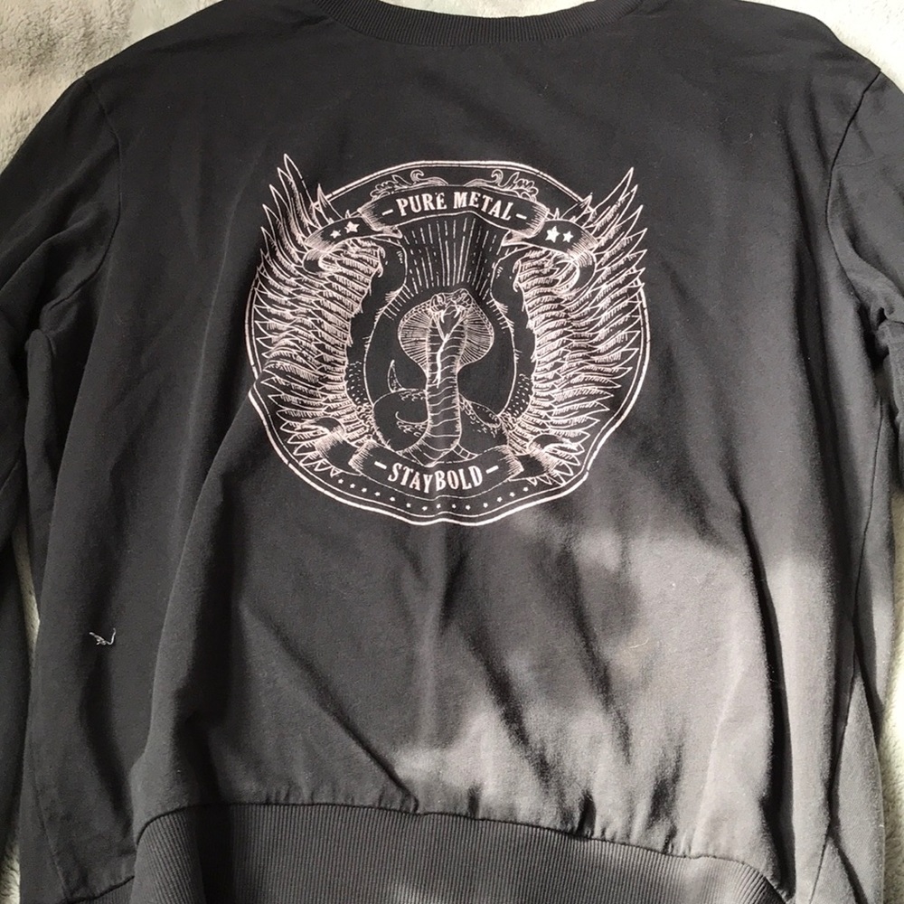 Black sweatshirt